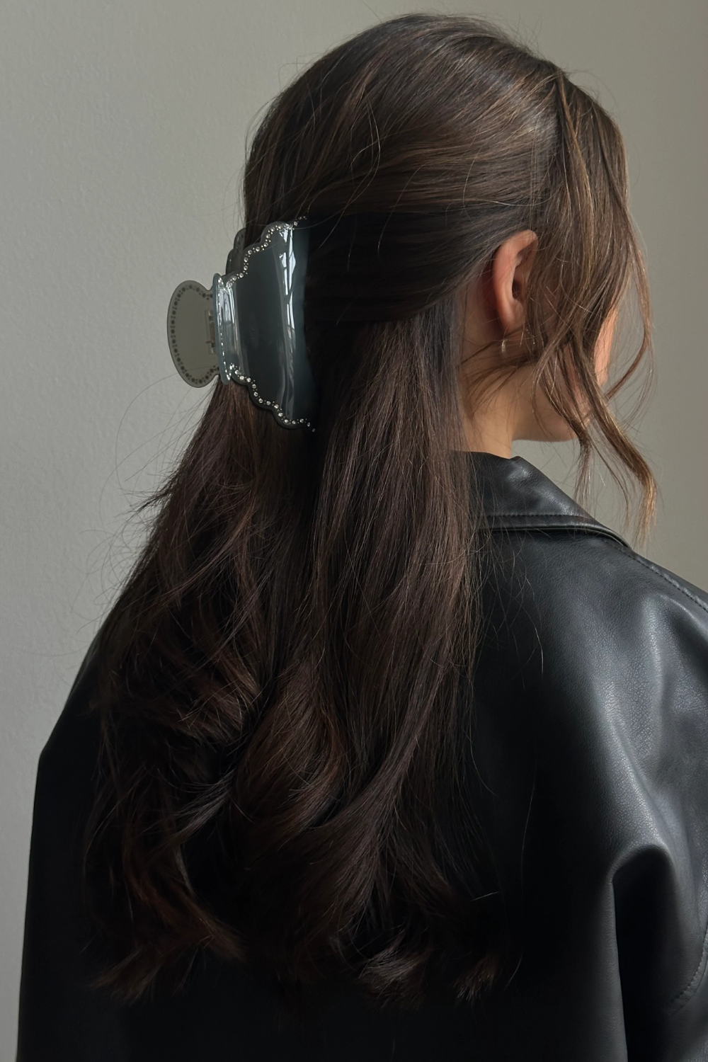 Giant Elly Claw - Milkshake