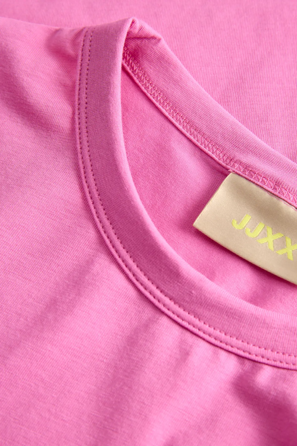 JXGigi Tee - Fiji Flower