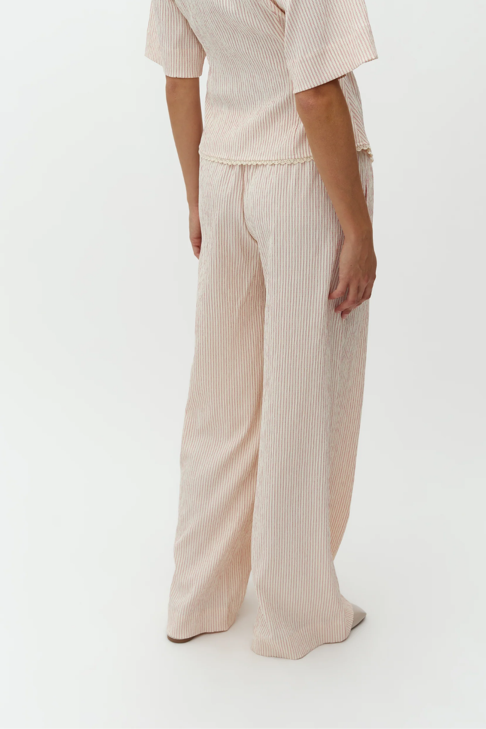 Leonella-M Pant
